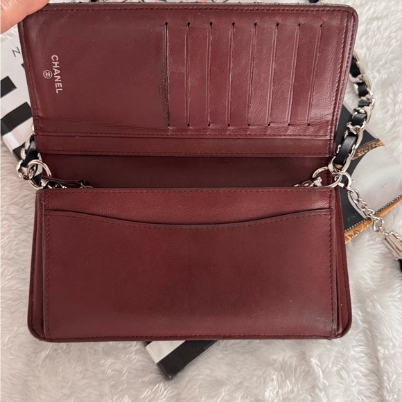 Authentic CHANEL Lambskin Matelasse wallet on chain crossbody bag - Picture 2 of 13